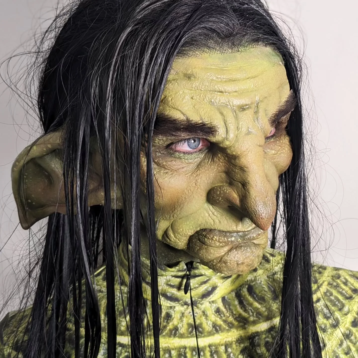 Bog Witch, brought to life.

This character was created for a teaser shoot for an upcoming cirque production, leaning into a more cryptid, swamp-dwelling energy with an emphasis on texture, distortion, and movement for a contortionist performer.

I f