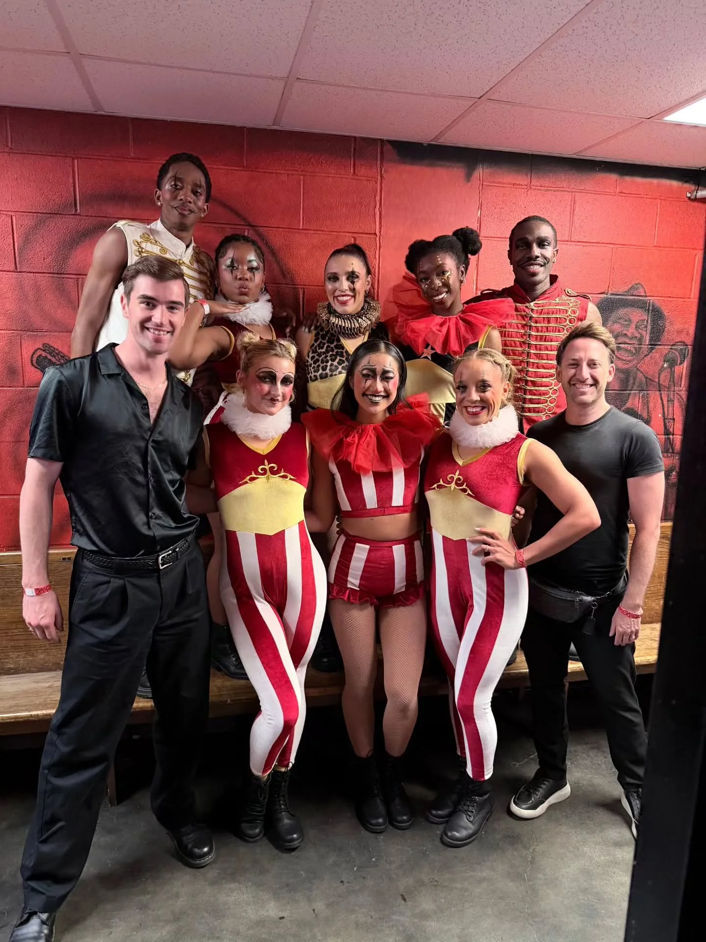 Had such a great time working with the UK based Scarlett Entertainment on this one.

Over the past couple of months, I had the opportunity to design and develop a series of animal-inspired looks for the parade, and then transform each of the dancers 