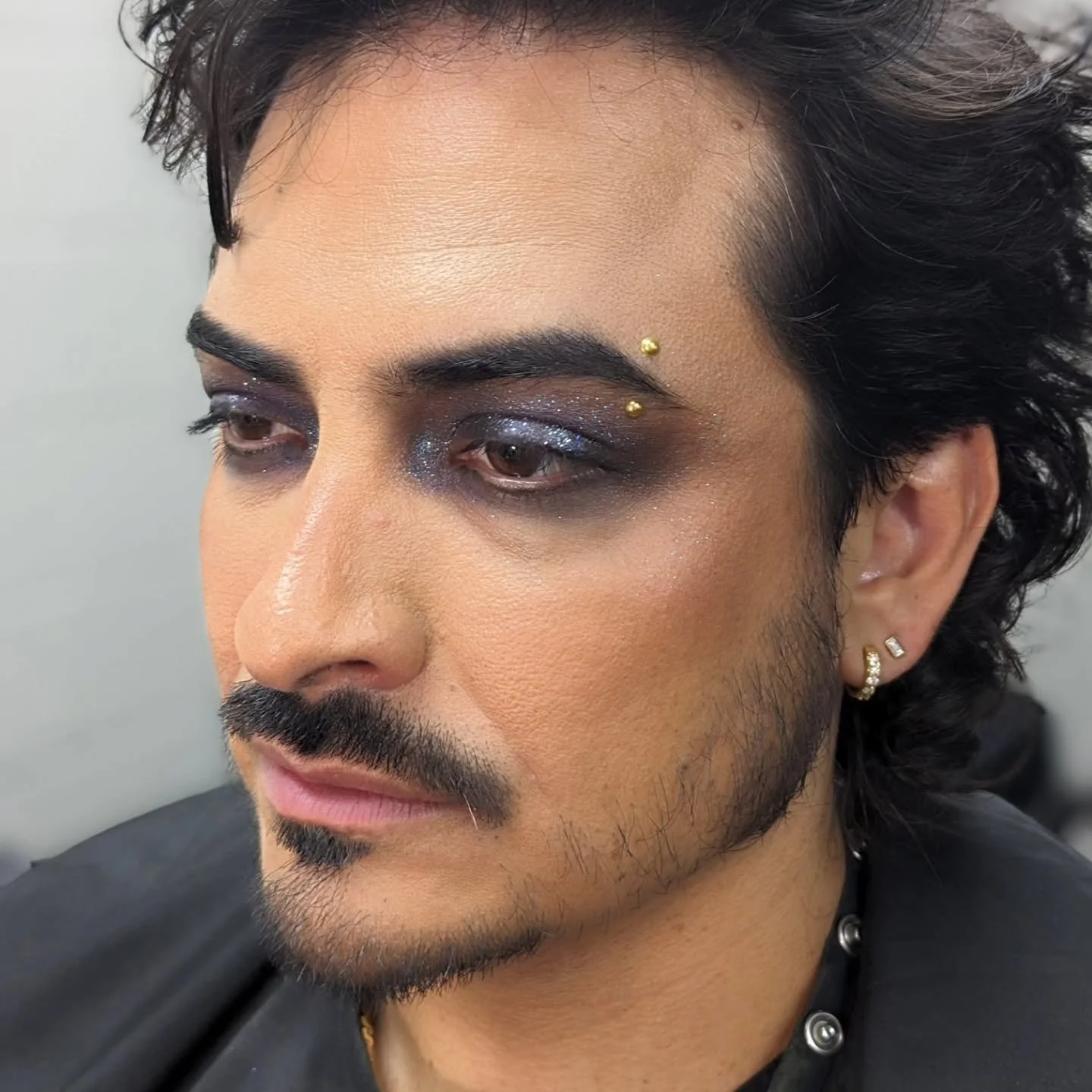 There's something magical about standing backstage and hearing thousands of people lose their minds just beyond the curtain.

Recently, I had the opportunity to work makeup for @critical_role 's sold-out Atlanta show, and the energy was unreal. At ti