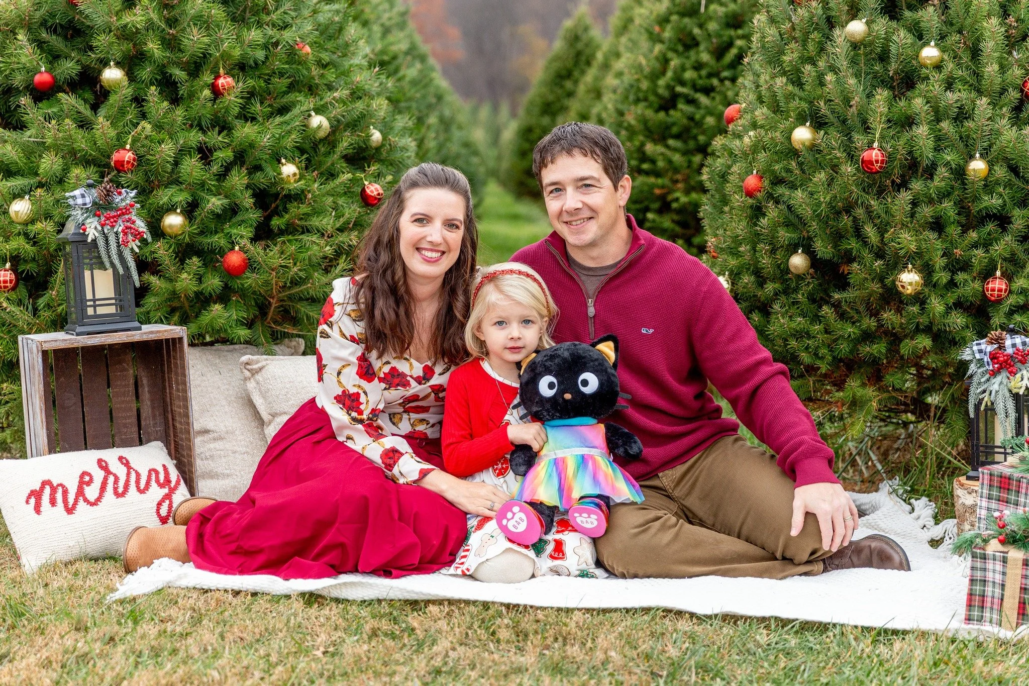 We had a great day for Tree Farm Minis last Saturday! 🎄 @zeppstreefarm  was spectacular as always. Sharing a few previews of the Hagy family, who were an absolute joy to photograph and came dressed in the cutest festive outfits. ✨