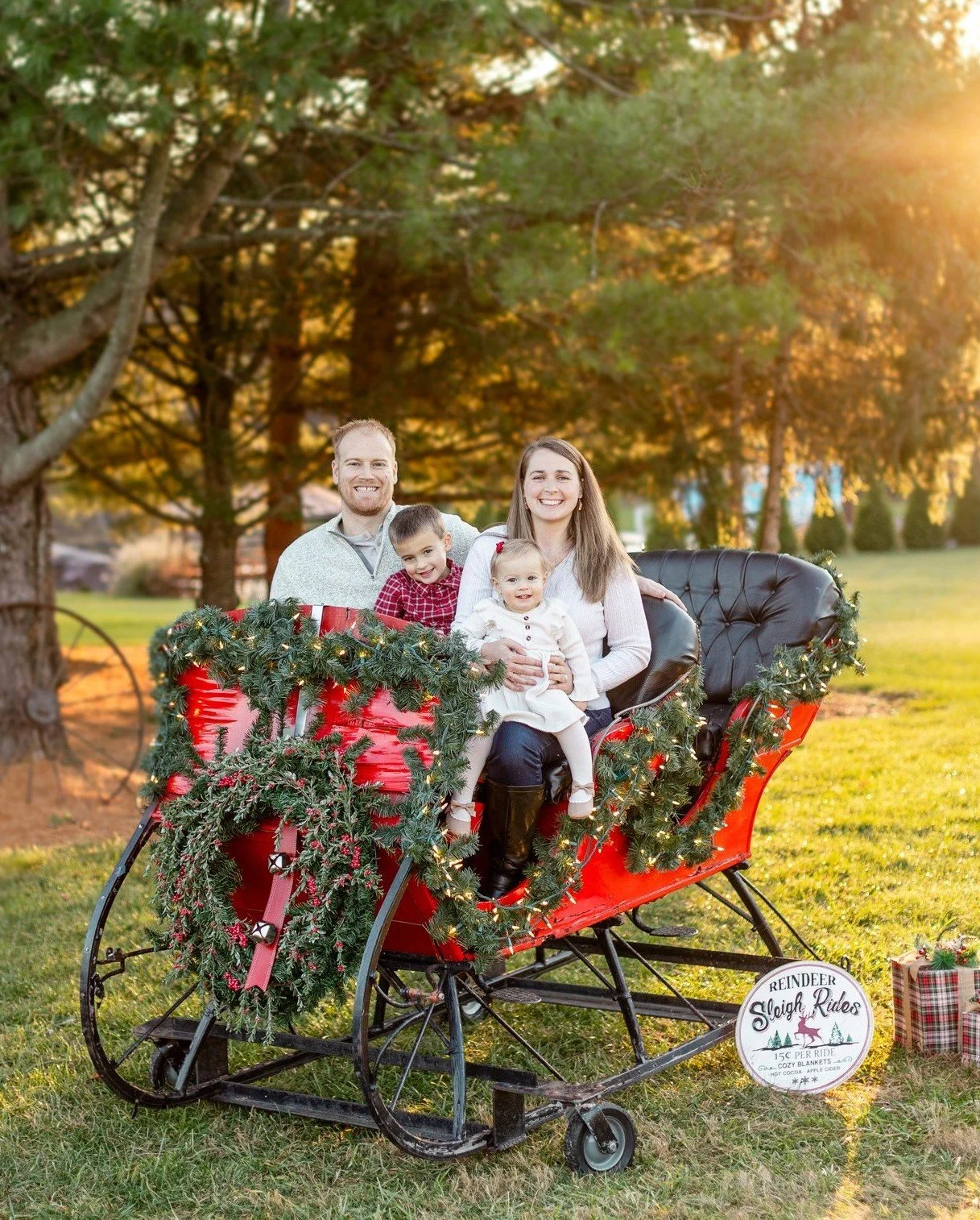 Merry Christmas from my family to yours! 🌟

Wishing everyone a wonderful holiday season surrounded by family and friends, filled with laughter, delicious food, and a few good presents under the tree. 🎄 

📸 Photographer: @alanareneephoto 
✨ Edited: