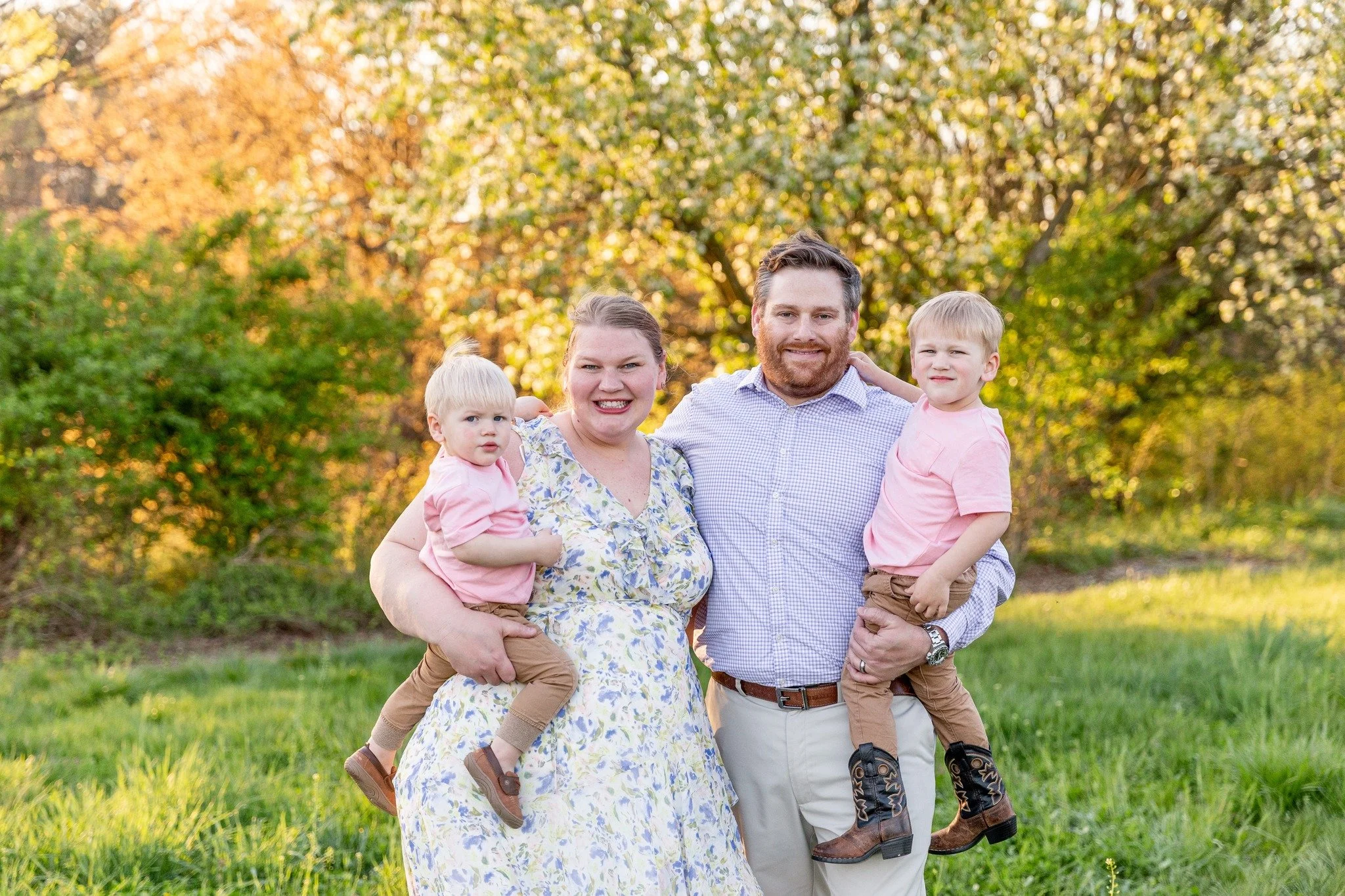 🌸 SPRING MINIS THIS WEEKEND! 🌸

Spring is in full bloom and it&rsquo;s the perfect time to refresh your photos with a soft, light-filled session among beautiful white blossoms in Westminster, MD!

Whether it&rsquo;s family memories, couple portrait