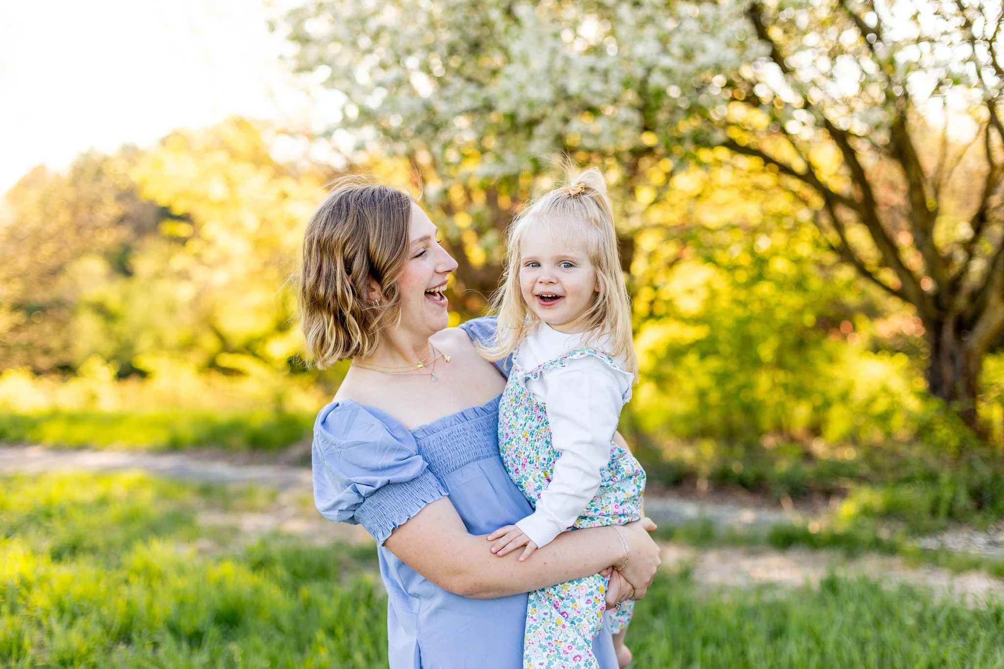 I had the best time with the Rozich family at our spring mini! The weather was absolutely perfect. 🌸