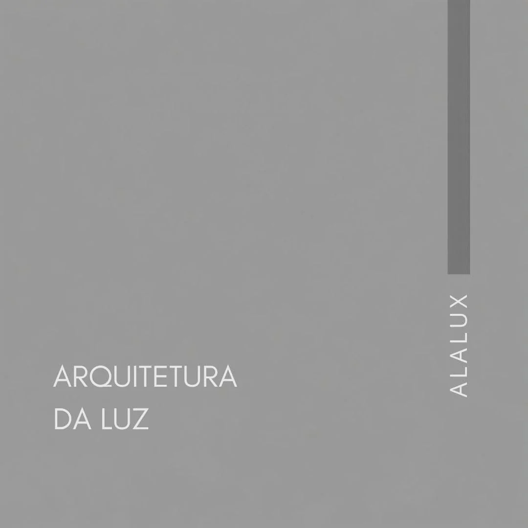  A imagem apresenta a proposta visual da Azyrel, luminária circular da Alalux desenvolvida dentro do conceito de arquitetura da luz. Com uma linguagem estética minimalista e contemporânea, a peça demonstra como a iluminação pode deixar de ser apenas 