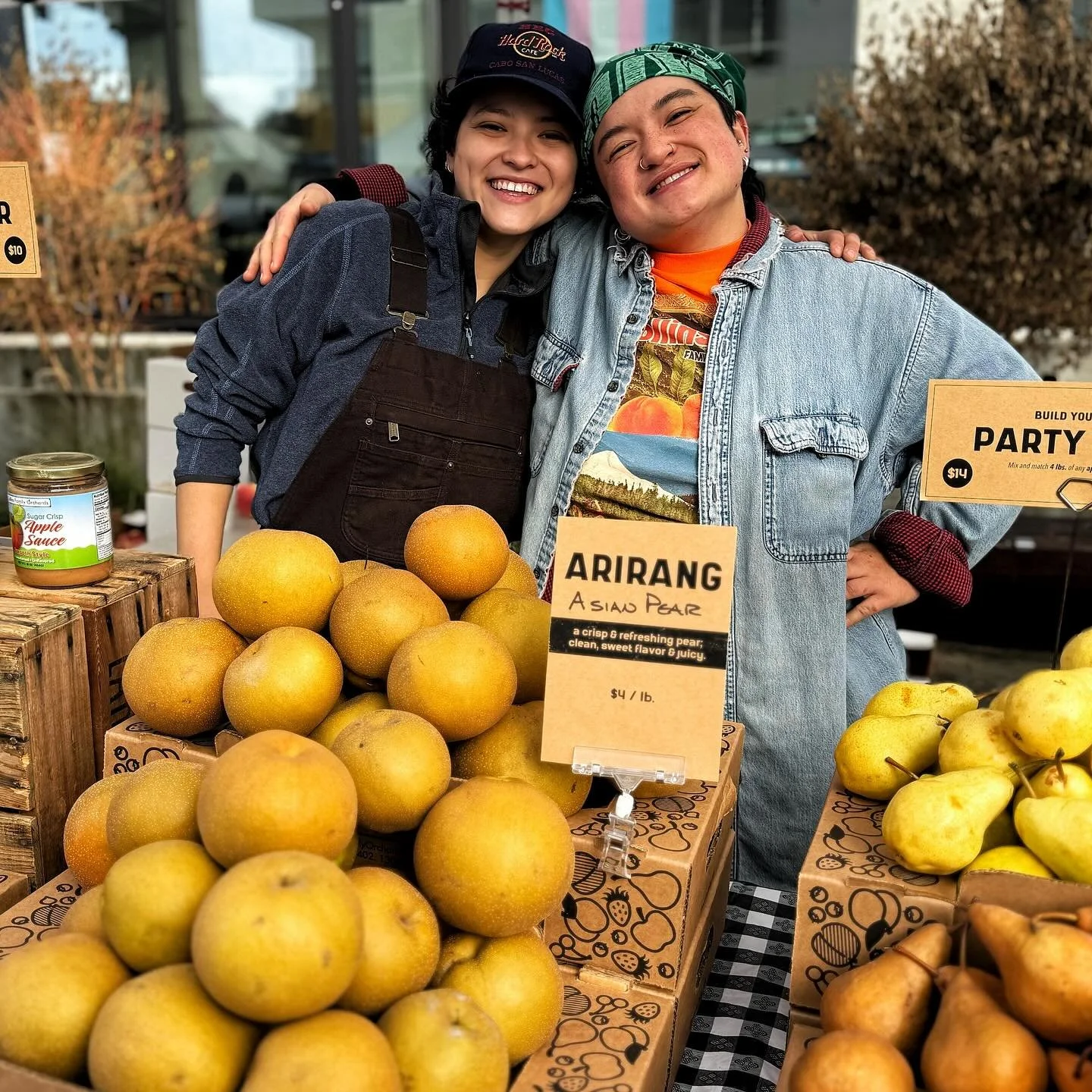 Autumn vibes π βοΈ π π ππ
Did you know we’re at the #CapitolHill @seattlefarmersmkts #FarmersMarket year-round? Come say to our crew — Liz (left) & Cozy (right) are your familiar faces who show up rain or shine. π§οΈ π