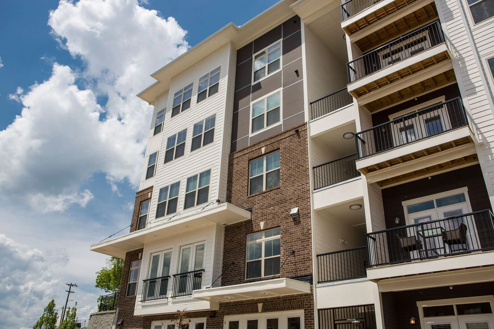Asset Class : Multifamily Location : Atlanta, GA Investment Date : June 2014 Status : Substantially Realized in October 2017 Size : 165-units Description : Palatine made a preferred equity investment to partially capitalize the development of a multifamily property. Palatine partnered with a developer that was seeking the flexibility to potentially own the asset long-term. Palatine designed a preferred structure that provided Palatine with seniority rights in exchange for equitizing a portion of the investment at a fixed rate of return. The developer successfully completed, stabilized, and refinanced the project using a portion of the refinance proceeds to repay Palatine’s preferred position. 