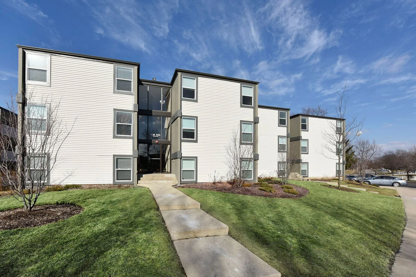 Asset Class : Multifamily Location : Schaumburg, IL Acquisition : February 2014 Status : Sold June 2016 Size : 300-units Description : Palatine recapitalized a distressed multifamily property undergoing a significant renovation, which had stalled due to a partnership dispute by acquiring one of the two partner’s interests. Palatine subsequently executed the balance of the capital improvements and stabilized and sold the asset. This investment showcases Palatine’s ability to navigate complex partnerships and joint-venture structures, as well as its capacity to execute a comprehensive asset repositioning.