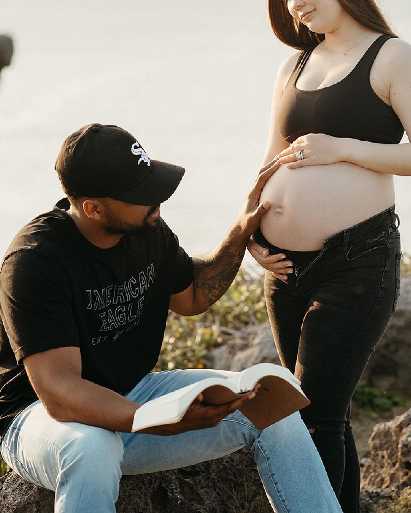 Witnessed something so beautiful during this session, a husband reading scripture and praying over his wife and baby 🥹🤎