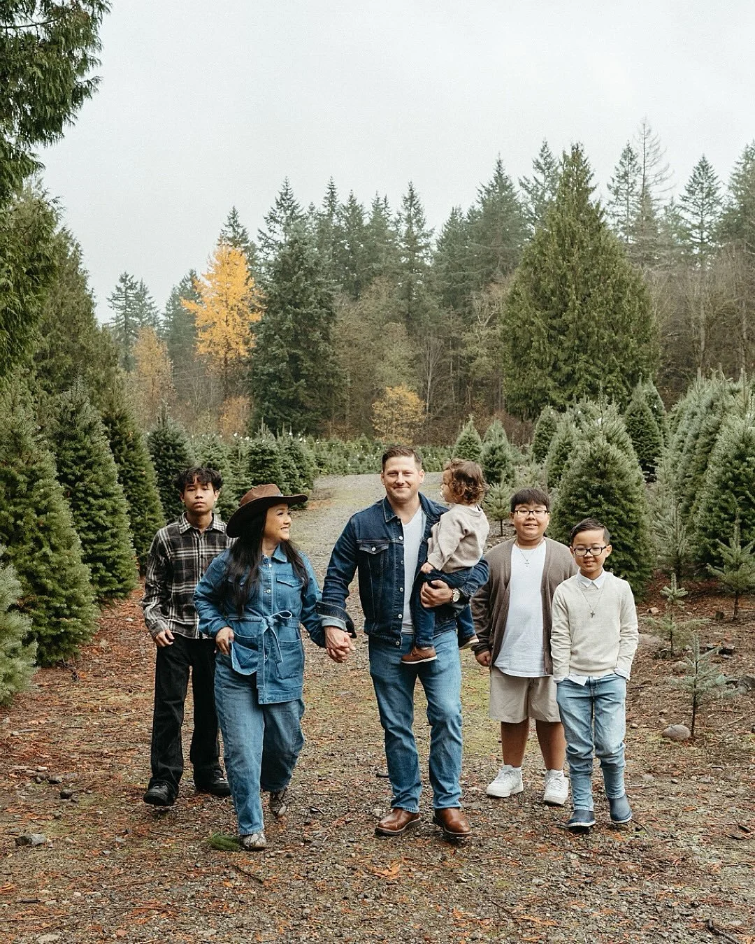 ✨happy holidays friends ✨

I&rsquo;ll now be offering year round mini sessions- small shoots, big memories!