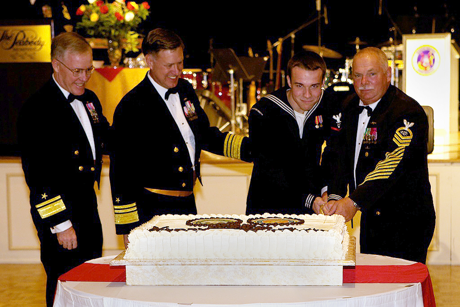 US_Navy_101009-N-3822F-001_Official_cake_cutting_ceremony_during_the_Naval_Personnel_Command_(NPC)_Navy_Ball.jpg