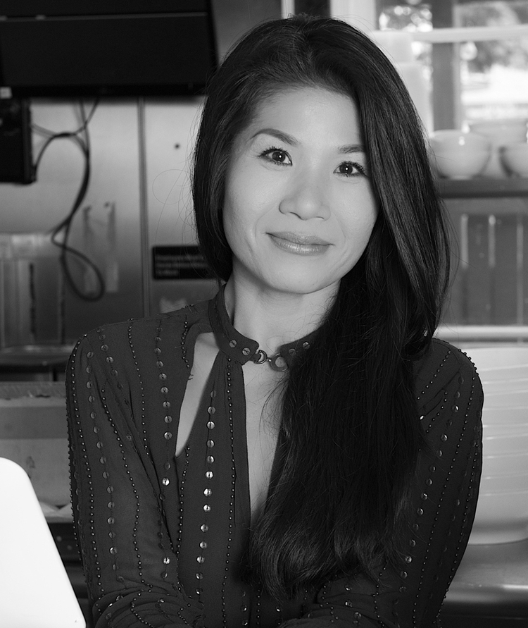Vui Hunt - CoFounder - I Love Juice Bar & Founder - Vui's Kitchen Vui grew up in Vietnam in a large family that gathered around and loved each other through food, with everything centering in busy little kitchens. Carrying on those family traditions, her home today is one big kitchen, a rotating door of friends and loved ones all gathering around food. “Vui’s Kitchen is an extension of my home” she says, “where the food is comforting, flavorful and made with love!”