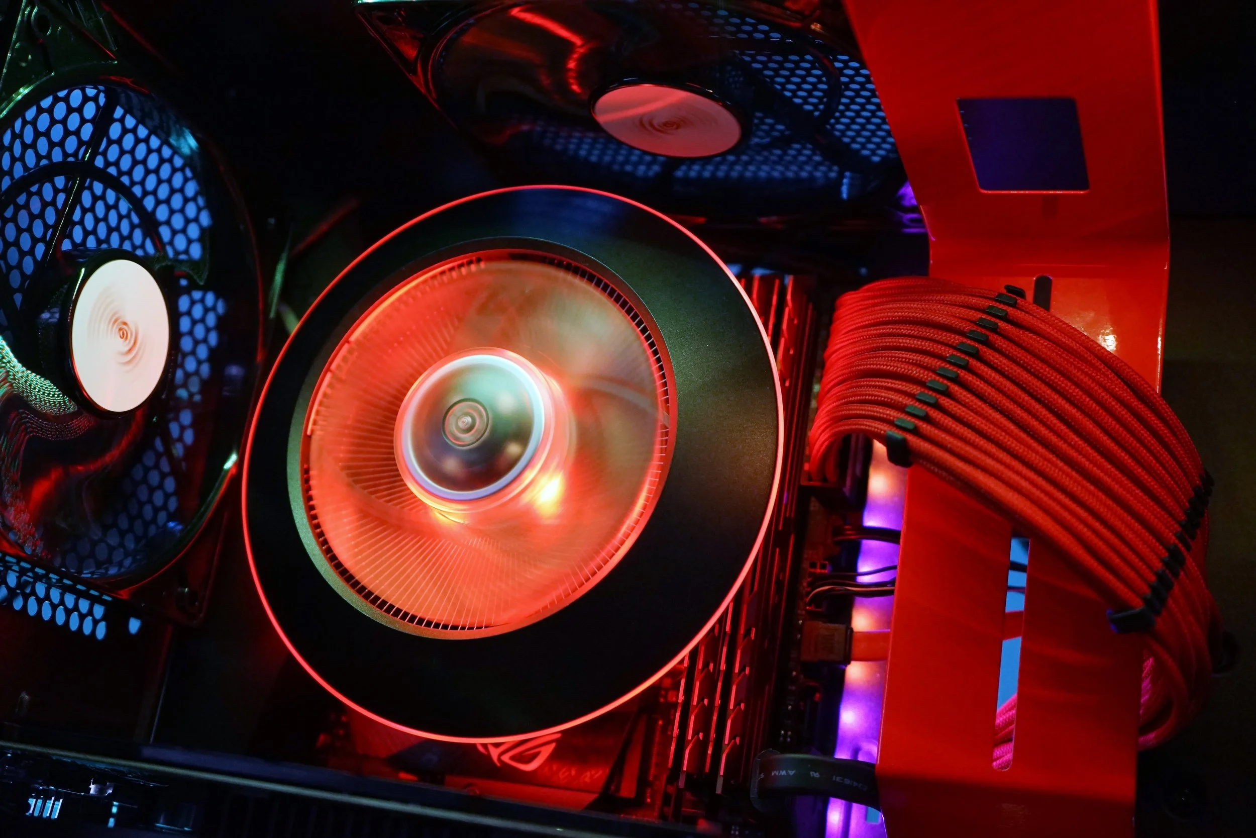 only 15mm thick fan fits around the CPU cooler