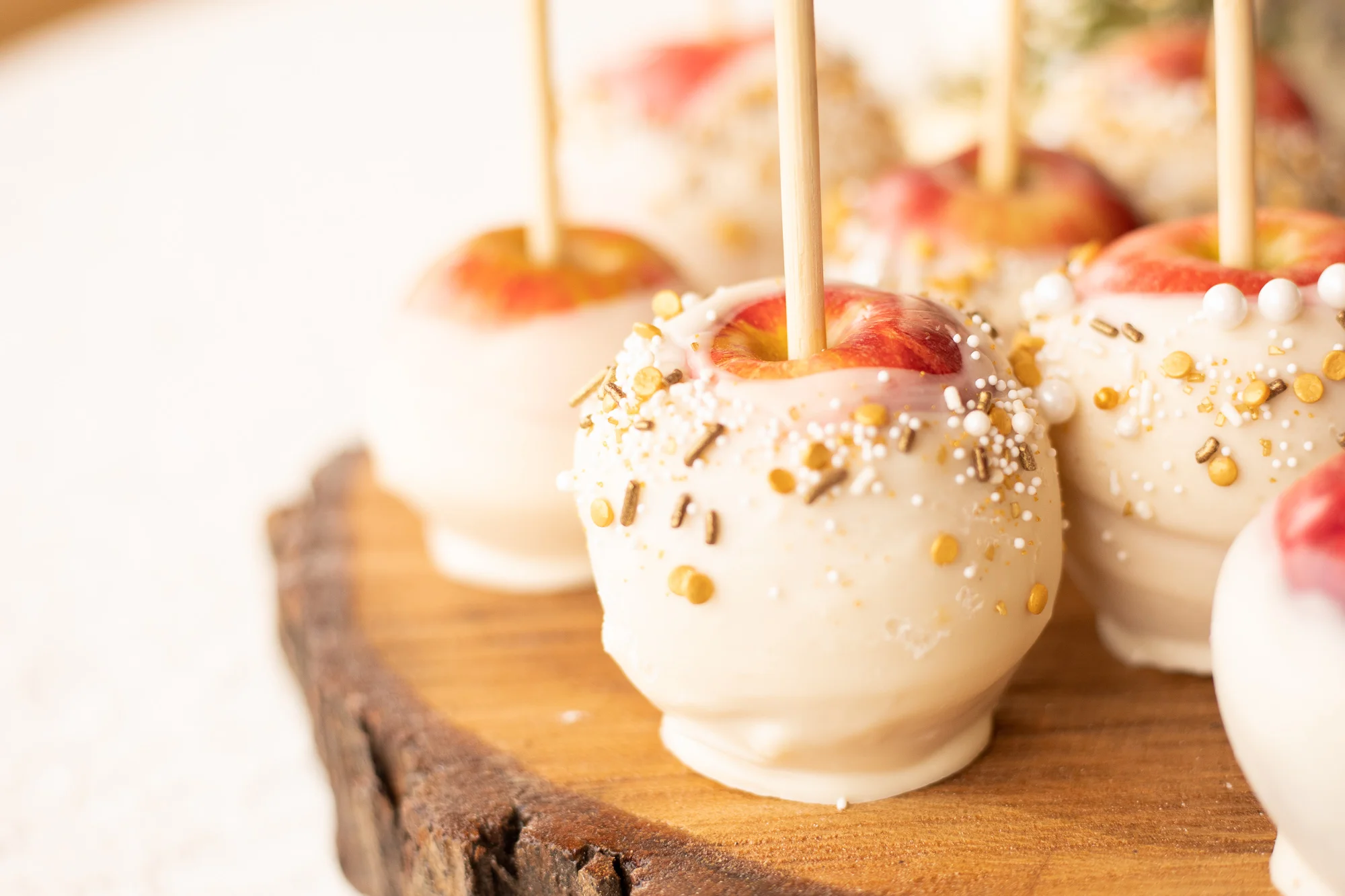 Nizhoni Bakery candied apples at autumn wedding styled shoot.