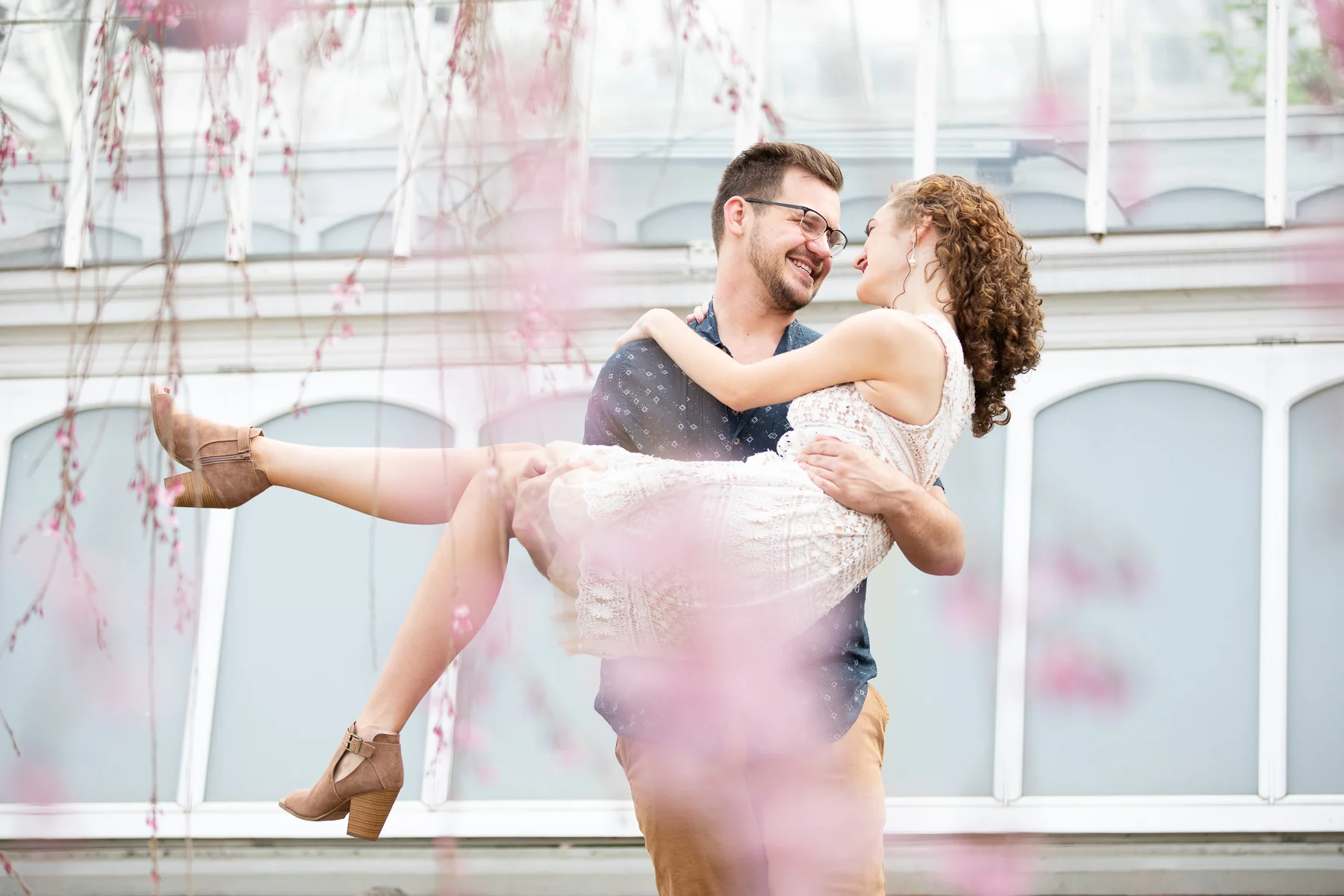 phipps conservatory engagement photos, pittsburgh engagement photos, pittsburgh engagement photo locations, pittsburgh engagement photographers, pittsburgh wedding photographers,