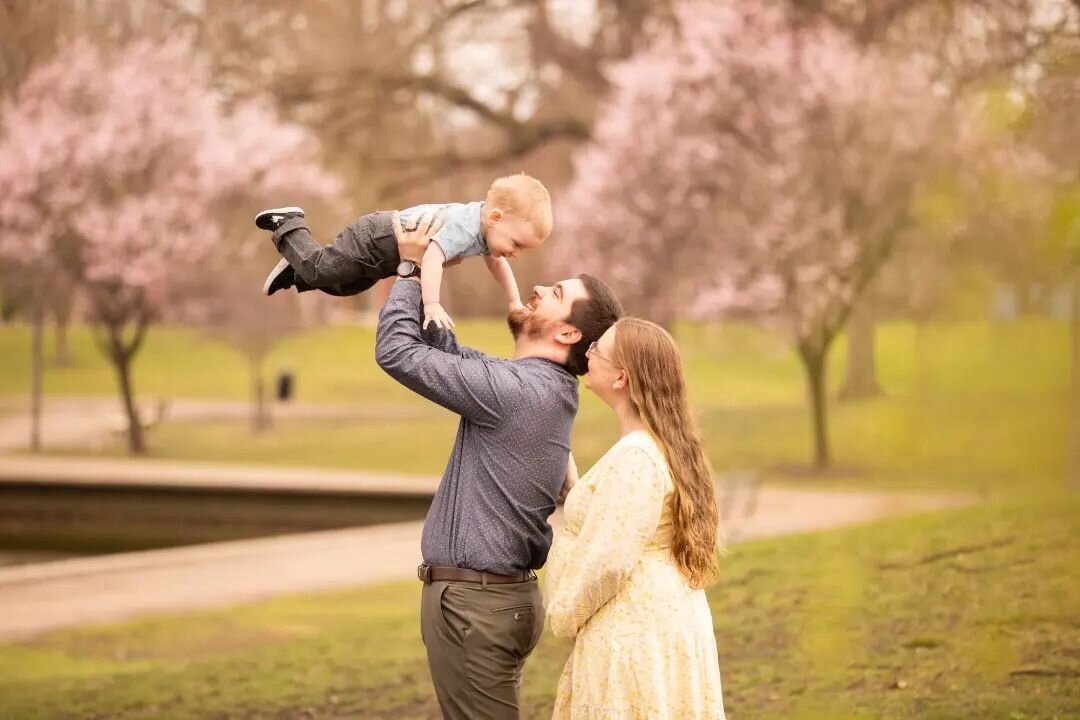 I love looking at photos and being able to see God's blessings so clearly - and that is exactly what I see in these photos of the Gilliland family! I see the blessing of marriage, of a growing little man, and the gift of new life of a child even befo