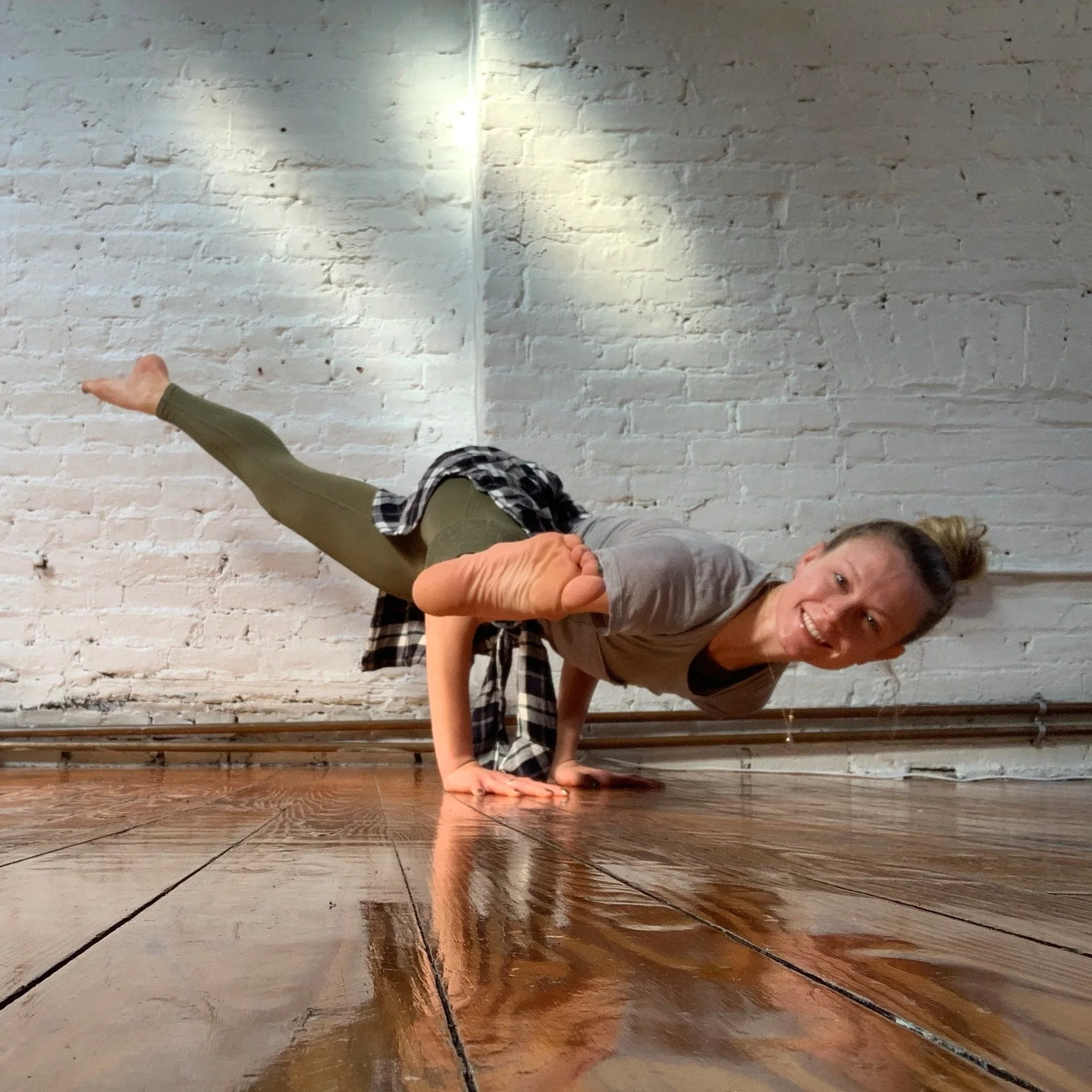 hurdler pose or flying splits / eka pada koundinyasana II