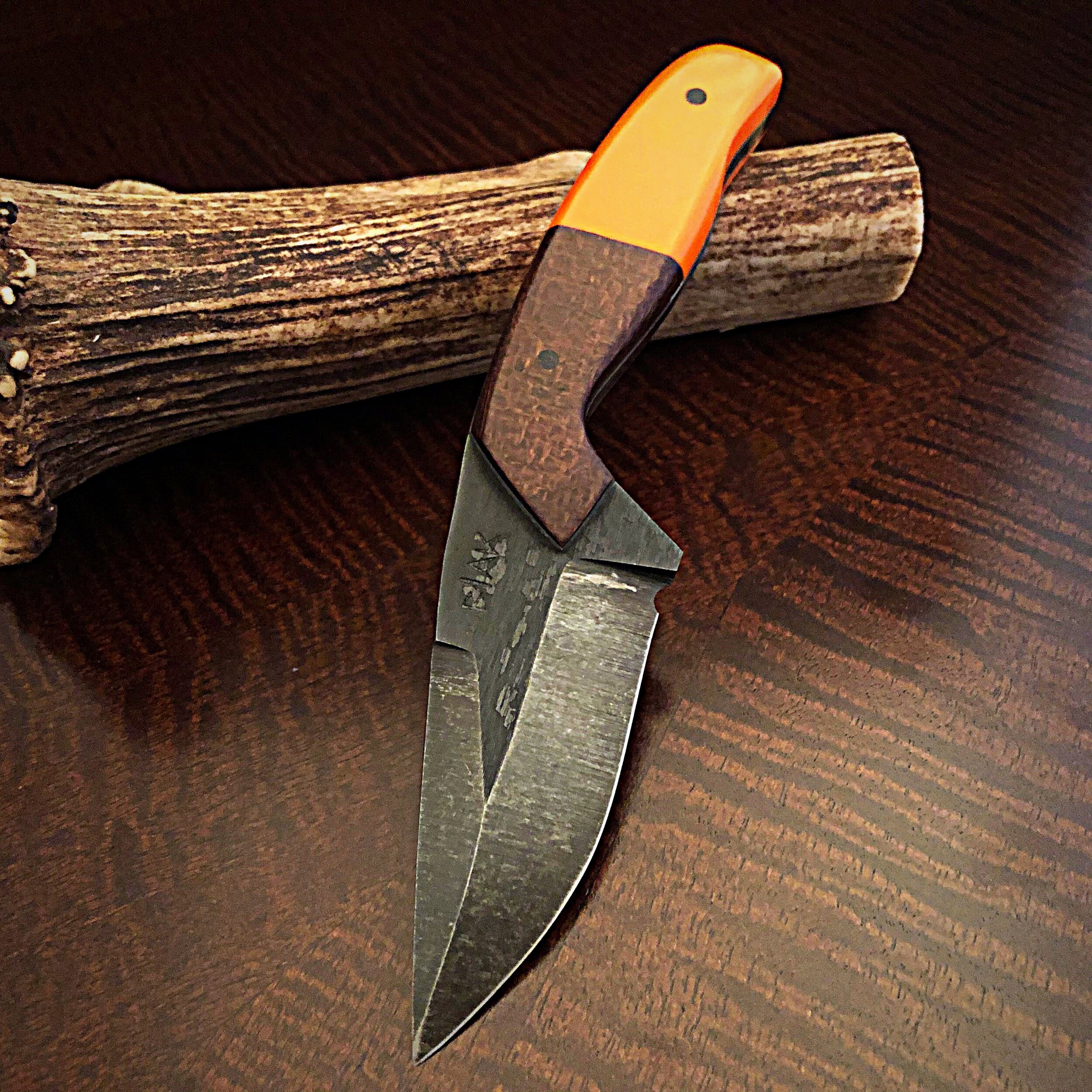 Stubby in Natural Burlap with an Orange G10 Split and Gray Liners