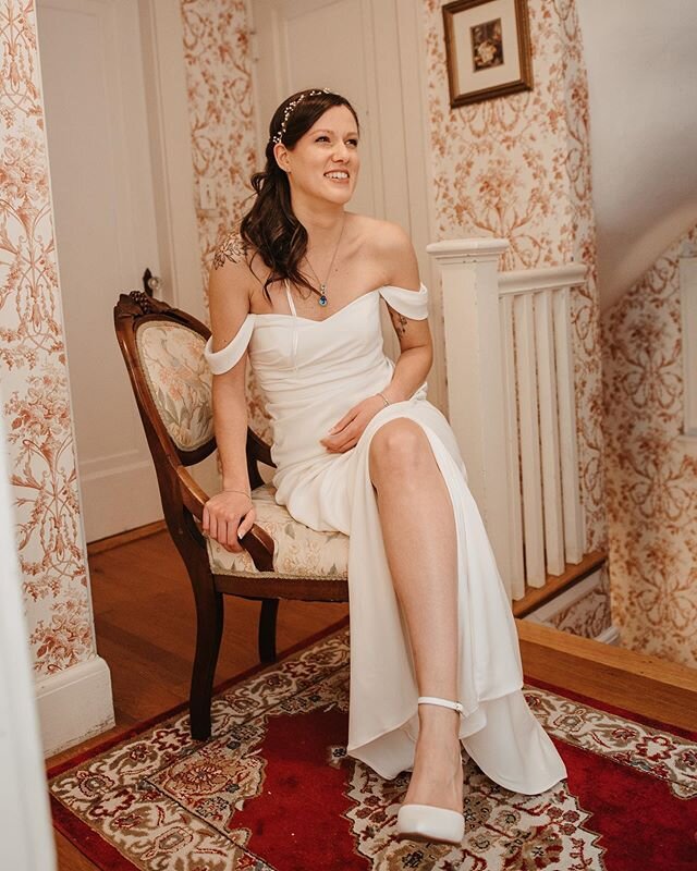 A poem, if you will:
1. Gioia was the most beautiful bride
2. Now that I&rsquo;m a mama, pictures like this make me cry
3. Again, Gioia was the most beautiful bride.
.
.
.
#bettersticktomydayjob #bridalportriats #motheranddaughter #brideandcrew #roma