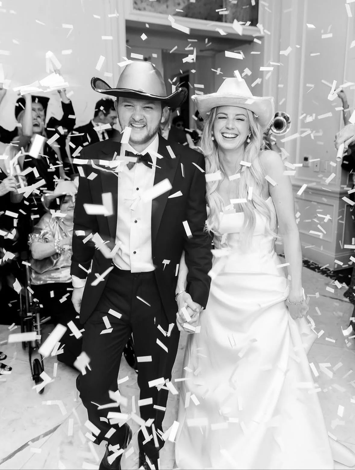 All smiles here 🤍

Congratulations to the beautiful Alexis!🍾

xo WB 💋