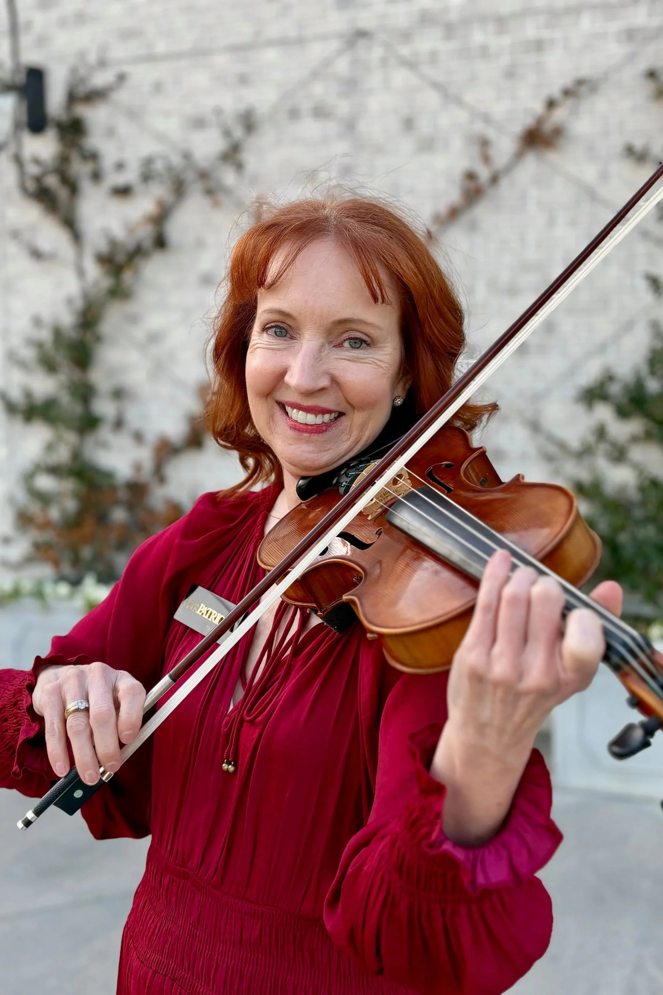 professional violinist Patricia performing on the patio of The Maxwell Raleigh