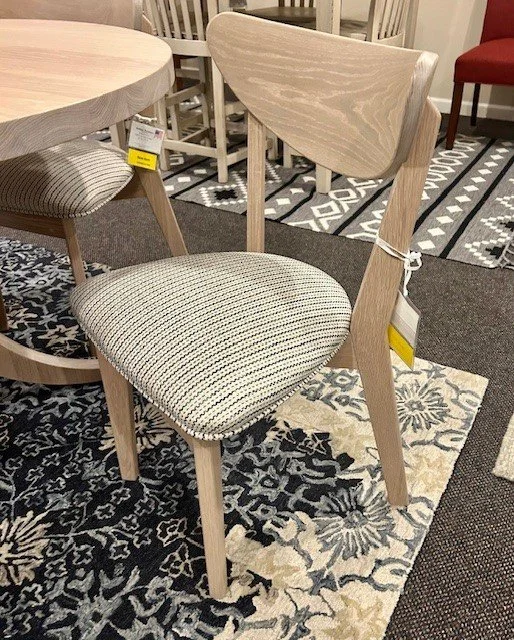 $8045-48 rd. table and 4 chairs-2528380 and 2528360--.jpg