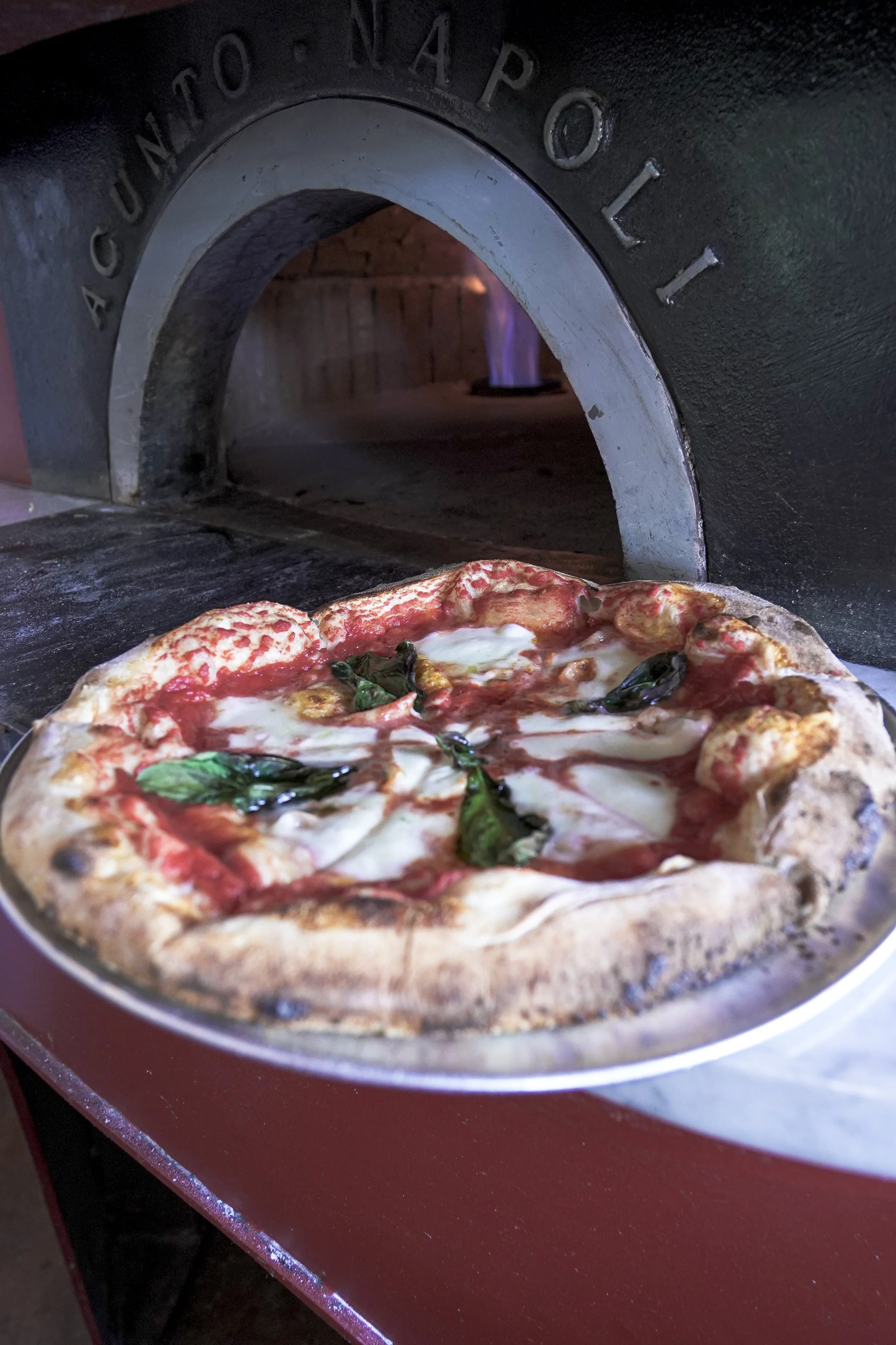 Neapolitan-style margherita pizza at Casa Marana