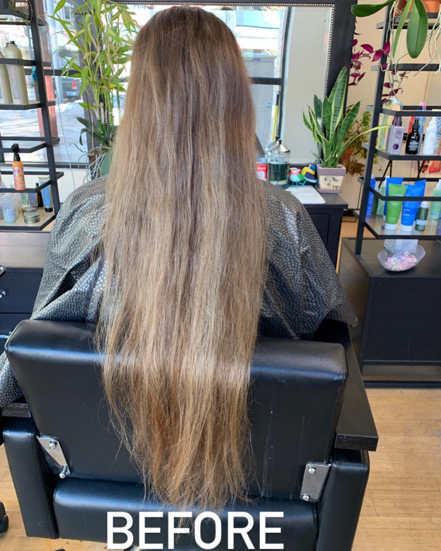 🤩Wow! 🤩This beautiful hair was transformed by Ashley- cutting off over a foot, and blonding- 💎This Gem deserved some pampering with a lil one at home, it can be hard to find the time! Self care is magic🌟💜Also, Ashley is a Hair Genius- message he