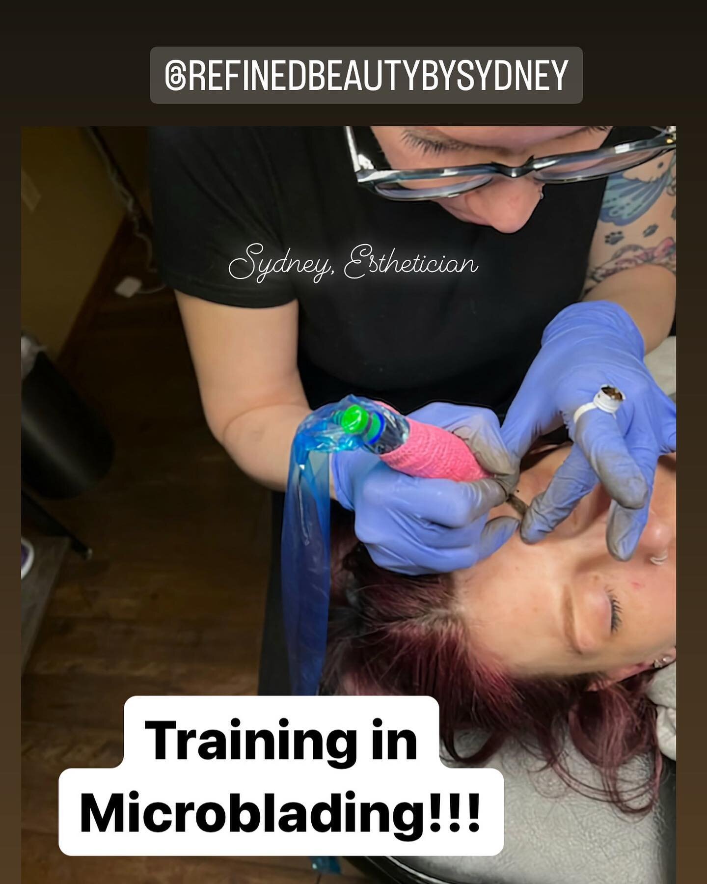 Sydney has been training this week in Microblading- She is the expert in Brows, so no question her work is impeccable!!! Way to go Sydney, we love watching you grow your skills!!🙌🙌🙌❤️✨❤️💎💎💎 #microbladingeyebrows 

 #thejewelboxsalon #spokanesal