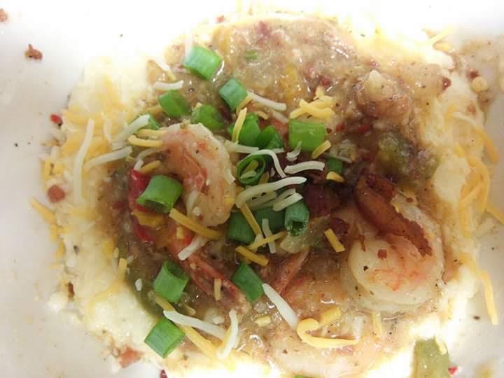 Traditional Shrimp and Grits with Gravy