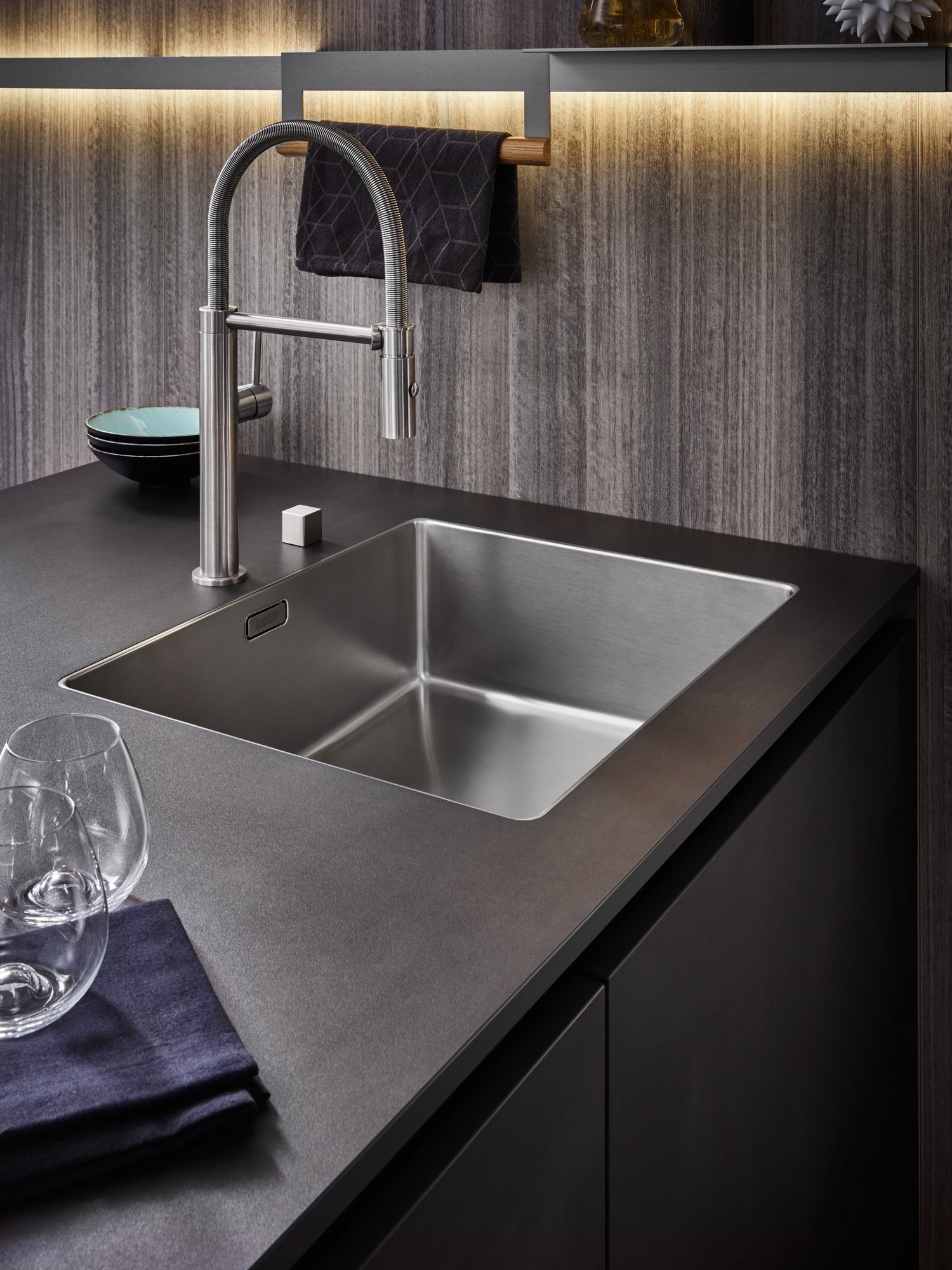 Leicht ORLANDO  MINERA  MINERA-C Connaught Kitchens 5 stainless steel sink.jpg