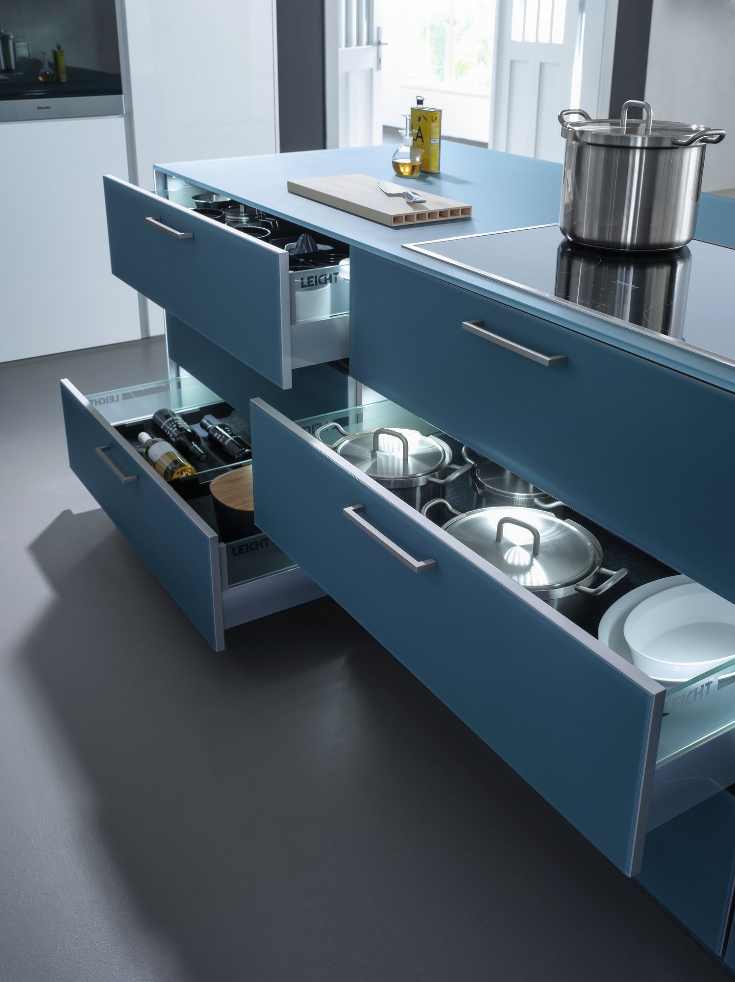 LEICHT LARGO-FG  IOS-M connaught kitchens baby blue cupboards 4.jpg