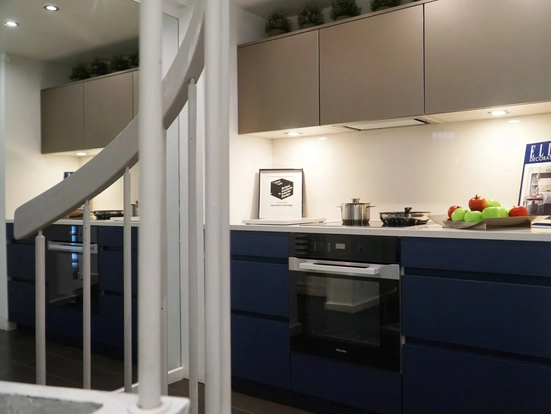LEICHT Avance F45 in Midnight Blue