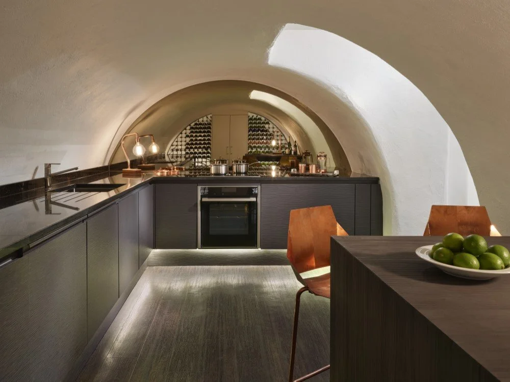 LEICHT Contino in Bondi Black Slate