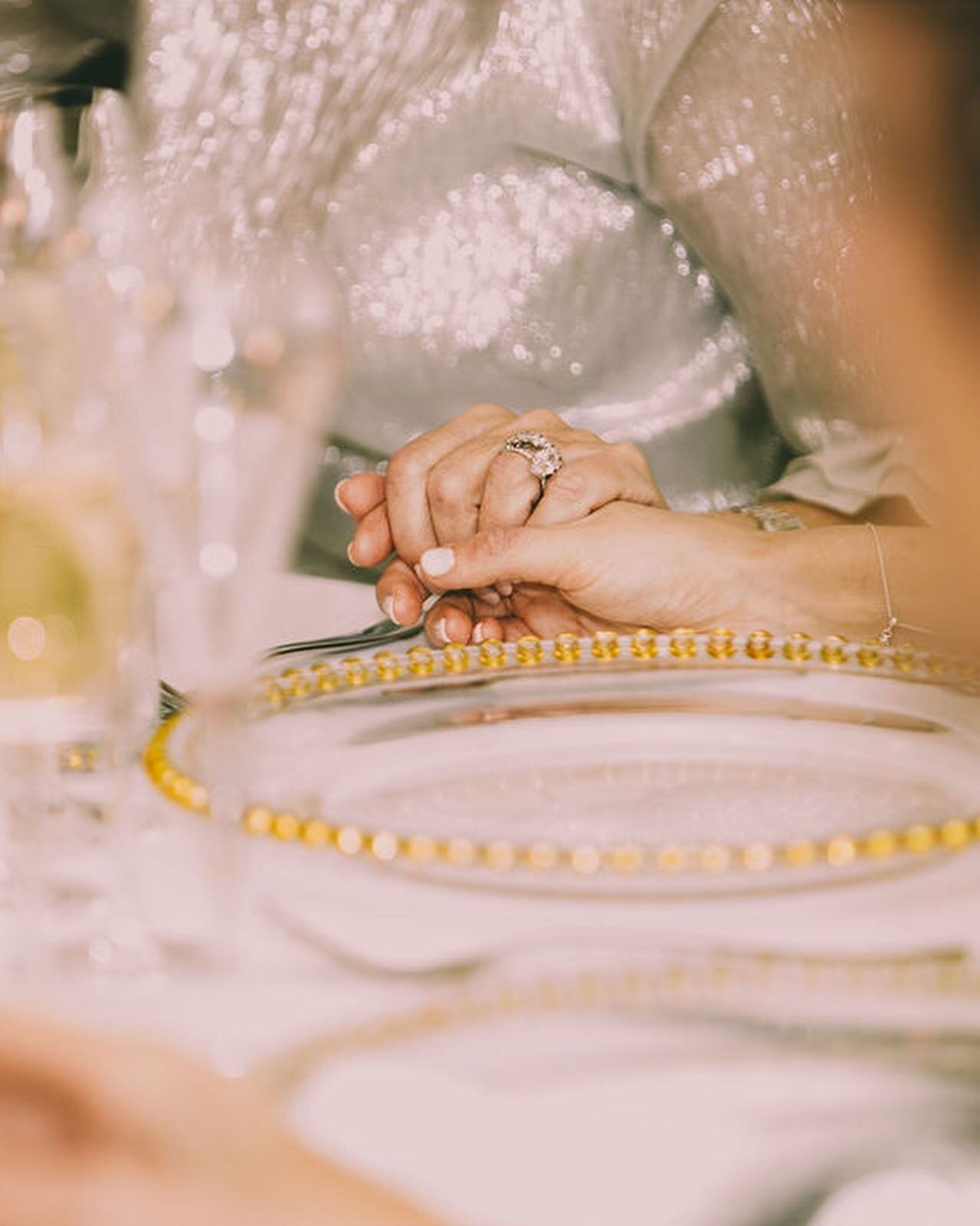 Detail shots from C&amp;N&rsquo;s winter wedding ✨

The design for this special day was to keep it sleek and clean, with a subtle gold accent. We brought this about using fresh white linen, elegant glassware, bunches of white hydrangeas and lots of t