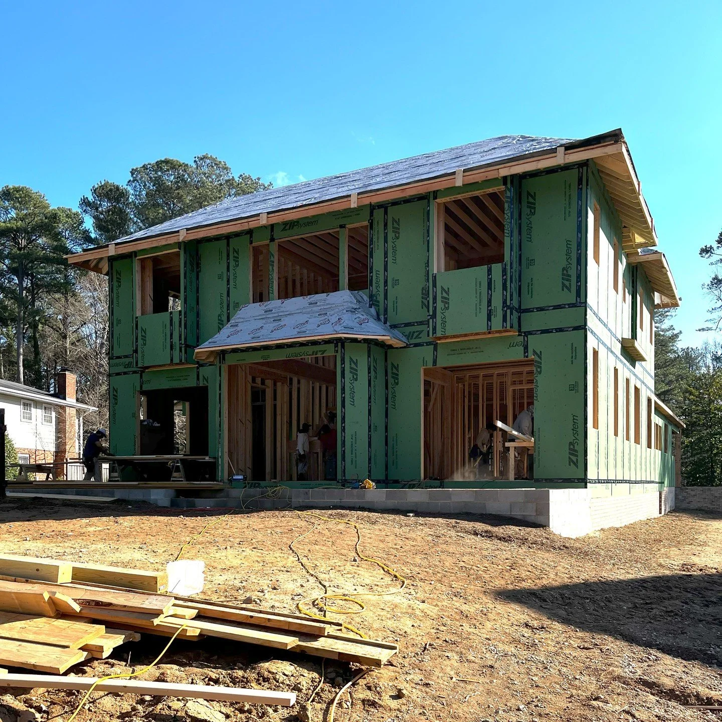 Progress on the new house in North Raleigh. She's coming along nicely!

@homescapes.builders

#robertcoxarchitect #customhome #newconstruction #residentialarchitecture #homedesign