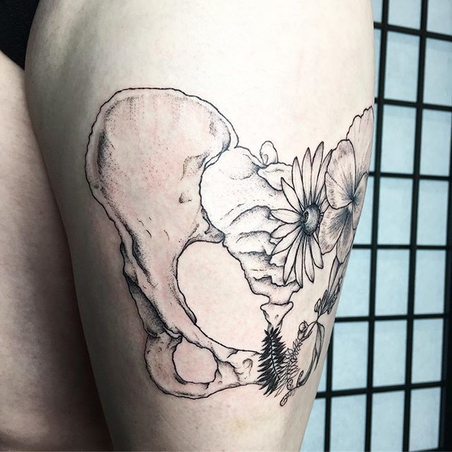 A female human pelvic bone and florals for Jacqueline from the other day. Thank you for recognizing the healing power artistic expression has, and for bringing it to facets of the community who might not otherwise have access to it. Art heals. Art is important. Creativity, process, making, exploration of self through materials, these things should be accessible to everyone. Thank you for seeing that 🌙 #tattoo #apprentice #tattooapprentice #apprenticetattoo #pelvis #pelvicbone #floral #blackeyedsusan #pansy #fern #weirdandwonderful #seattle #pnw #fremont #anatomy #tygerwolftattoo #inkedgirls #womeninspiringwomen #artisforeveryone #makeartaccessible #artheals #womenwhotattoo #girlswhotattoo #thefutureisfemale