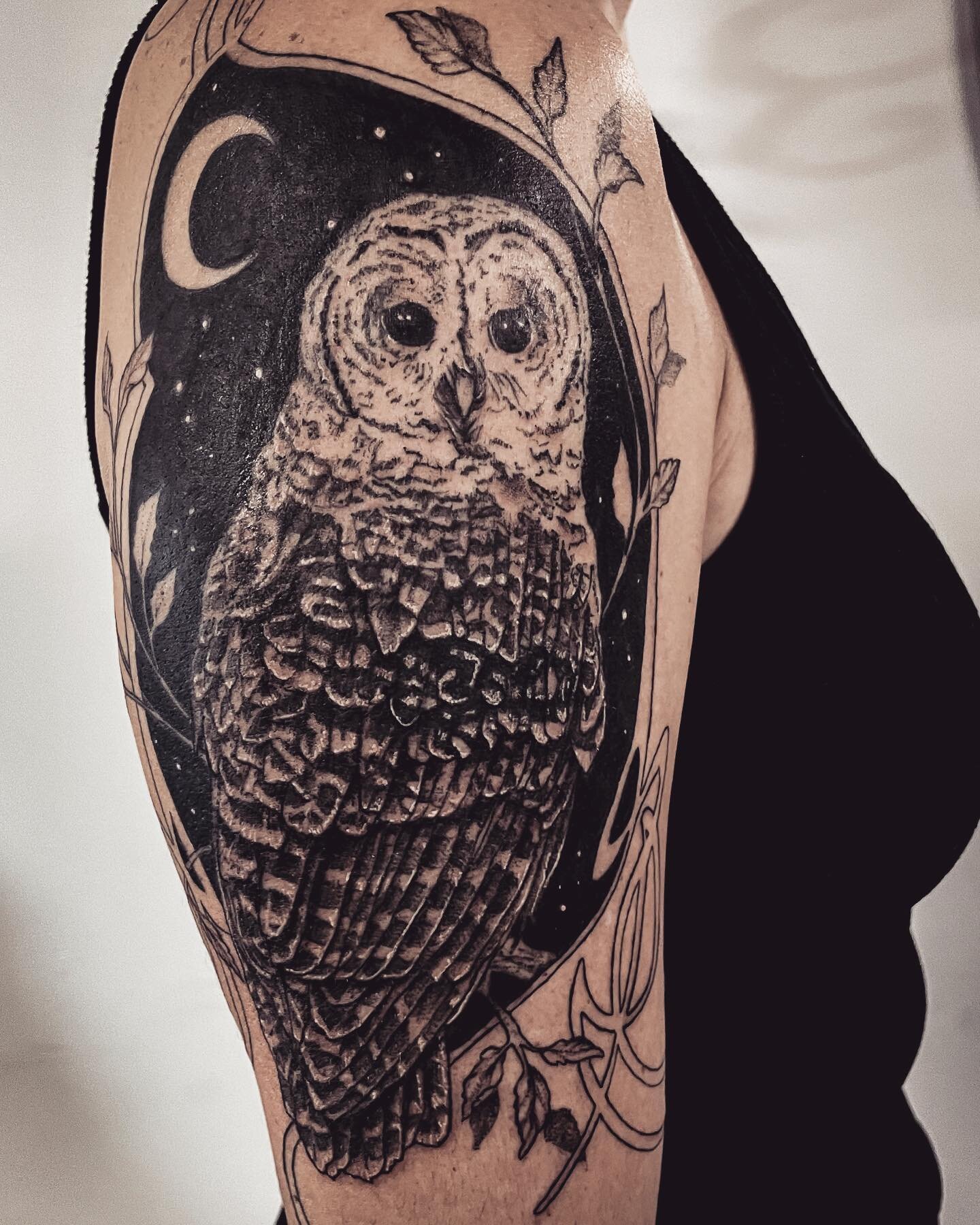Finally finished this owl coverup! Thanks for geeking out on Star Wars stuff with me, Sarah! 
&bull;
&bull;
&bull;
#owltattoo #blacktattoomag #blxckink #blackworkers #tattoosofinstagram #birdtattoo #christenwolfe