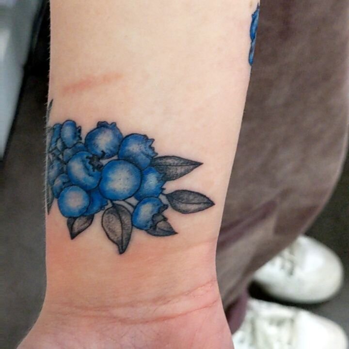 Loving color projects lately. Please keep em coming! 🙃

#blueberrytattoo #pnwlife #tacoma #blueberries