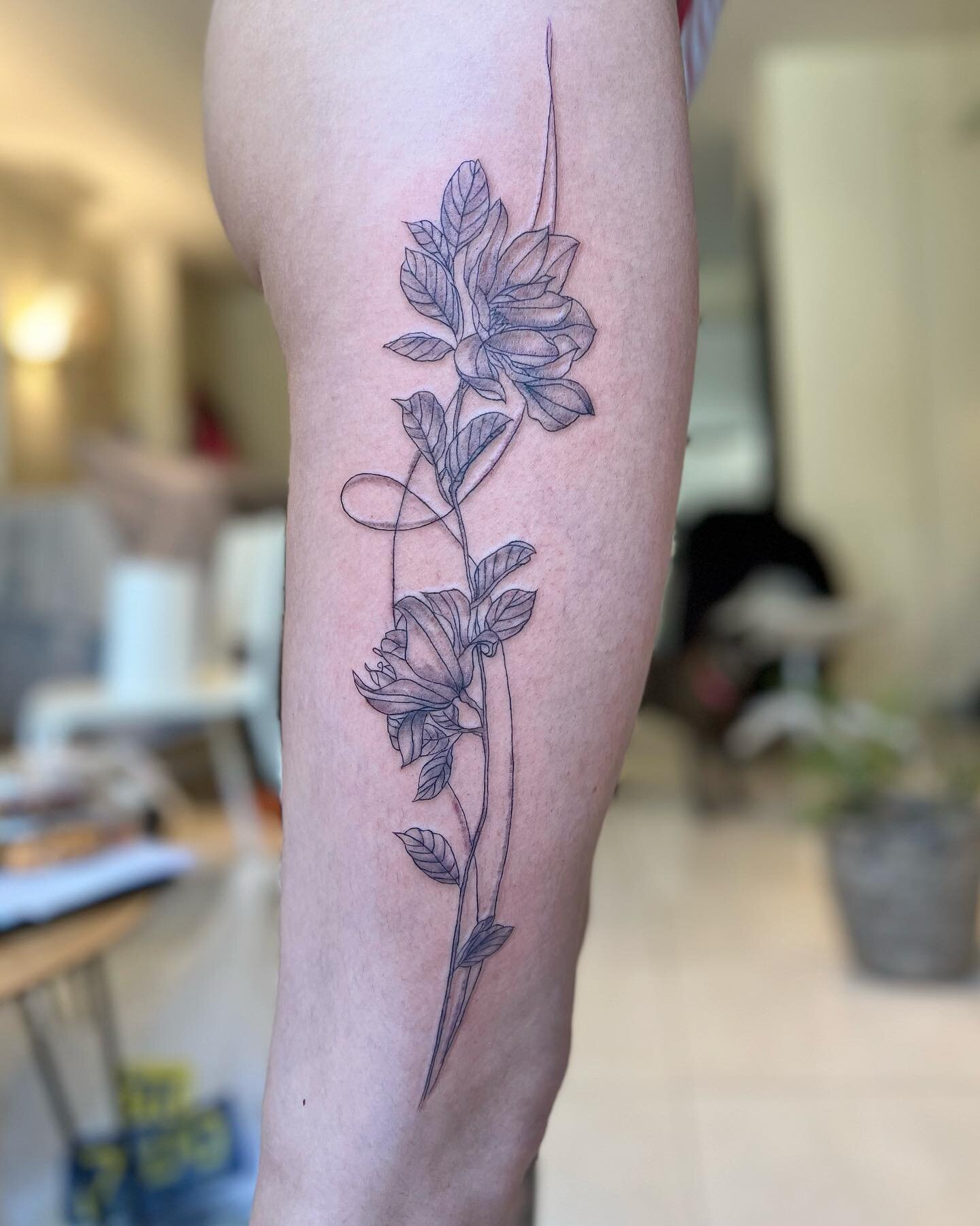 #tattooartist #tattoos #tattooshop #tattooideas #latattooartist #latattooshop #latattoos #latattooartist #losangelestattoo #losangelestattooartist #flowers #flowerstattoo