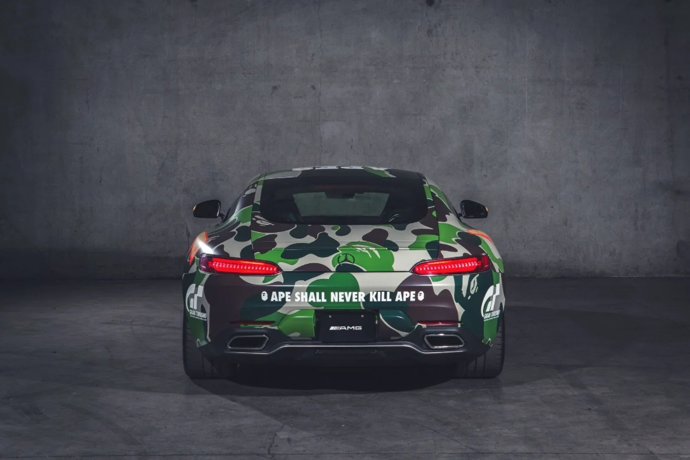 bape-undefeated-gran-turismo-supercars-playstation-14.jpg