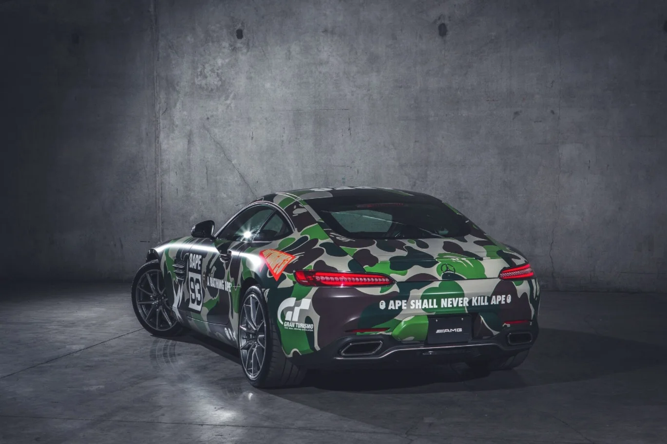 bape-undefeated-gran-turismo-supercars-playstation-15.jpg
