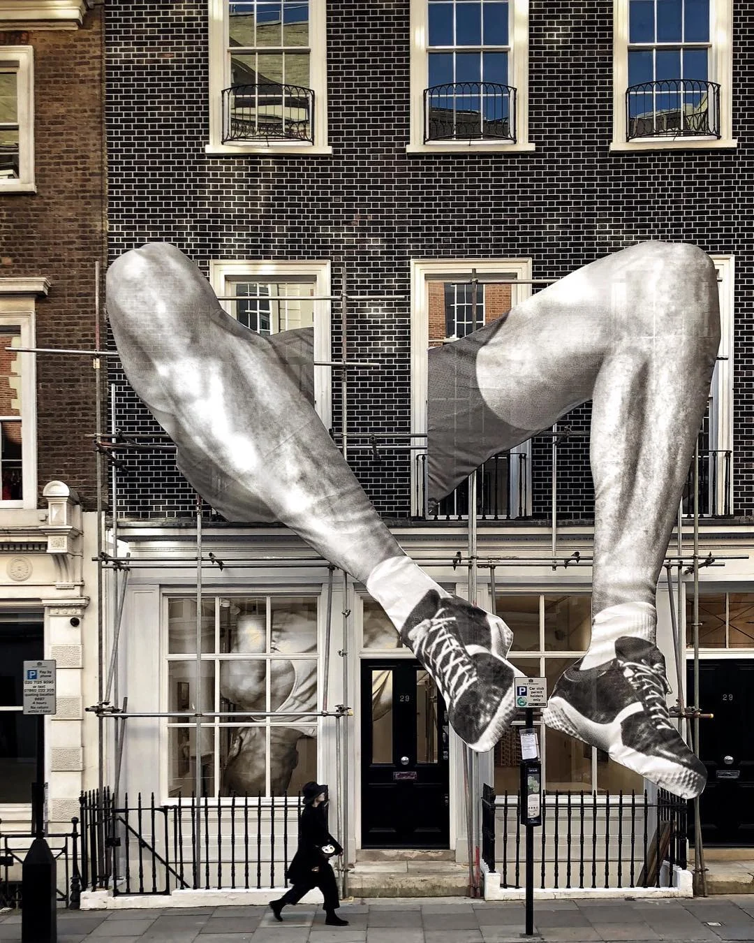 jr-giants-art-exhibition-london-2.jpg