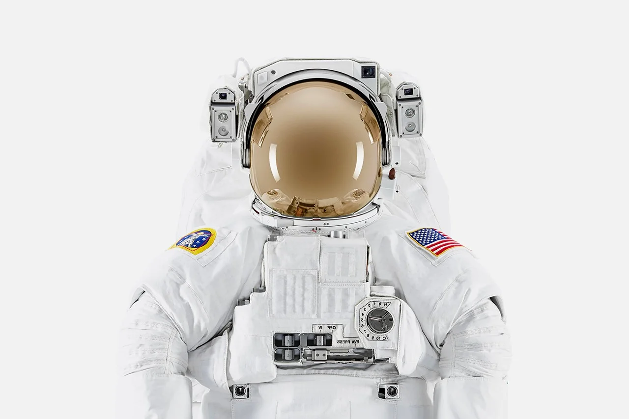 https___hypebeast.com_image_2019_07_nasa-past-present-dreams-of-the-future-benedict-redgrove-photobook-apollo-11-29.jpg