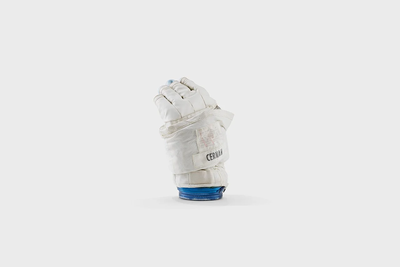https___hypebeast.com_image_2019_07_nasa-past-present-dreams-of-the-future-benedict-redgrove-photobook-apollo-11-27.jpg