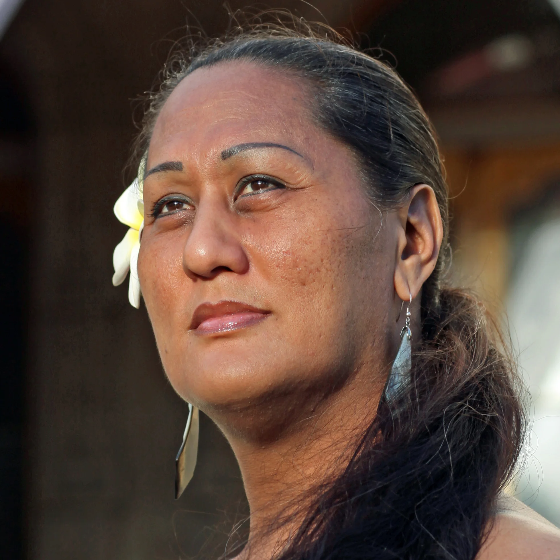 Hina square Headshot 1.jpg