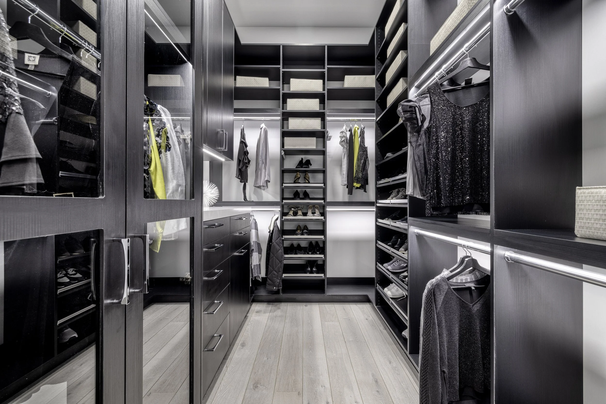 28 - Residence 5 -Closet2.jpg