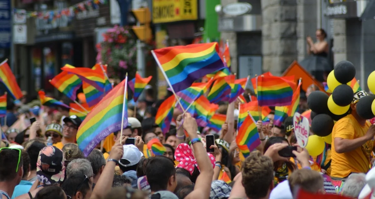 gay_gay_pride_pride_parade_pride_rainbow_flag_human_relationship-605513.jpg!d.jpg