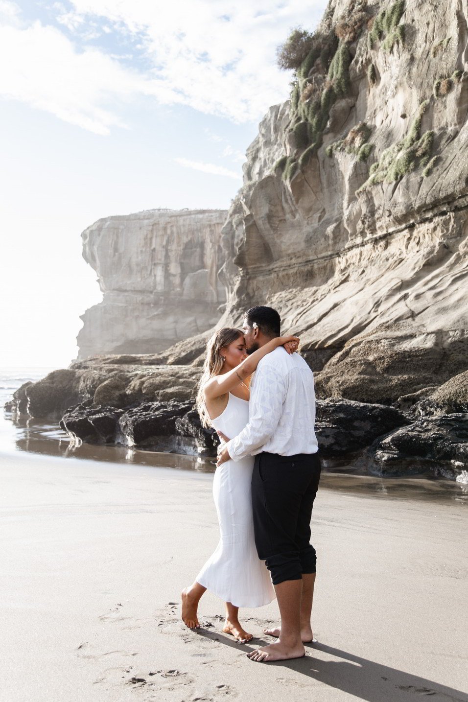 auckland-couples-shoot-woollie-auckland-wedding-photographer-muriwai-nzweddings-new zealand weddings (5).jpg