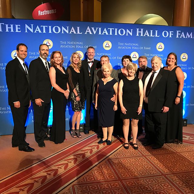 A great night at the National Aviation Hall of Fame gala. It was wonderful to be in the room with so many aviation legends and share a table with @CirrusAircraft &amp; @msmatthews3 
Good times had by all.
#cirruslife #NationalAviationHallofFame #TFAF