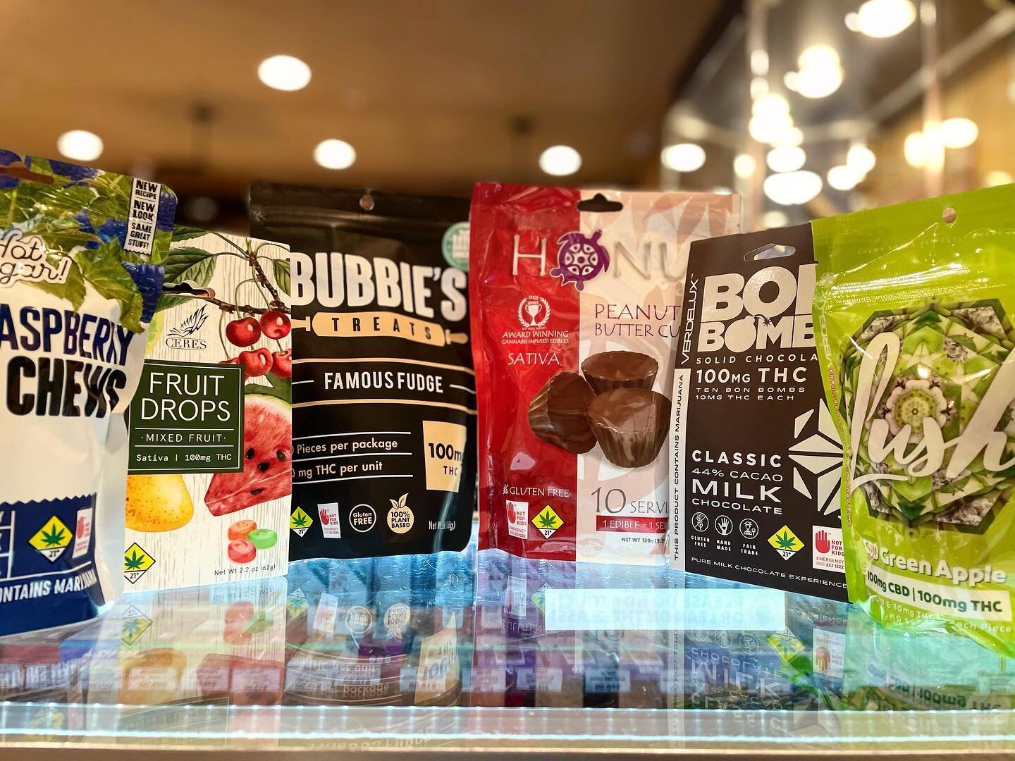 Happy #MunchieMonday peeps! Come grab a bite and say high to your favorite bud tenders 💚 
&bull;
&bull;
&bull;
 #420#i502 #budtenderlife #munchiemonday #i502retail #washington #weedlife

❌WARNING: This product has intoxicating effects and may be hab